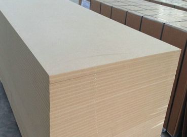 चीन घर के फर्नीचर सजावट 1220 * 2440 मिमी के लिए लकड़ी फाइबर टुकड़े टुकड़े में MDF बोर्ड फैक्टरी